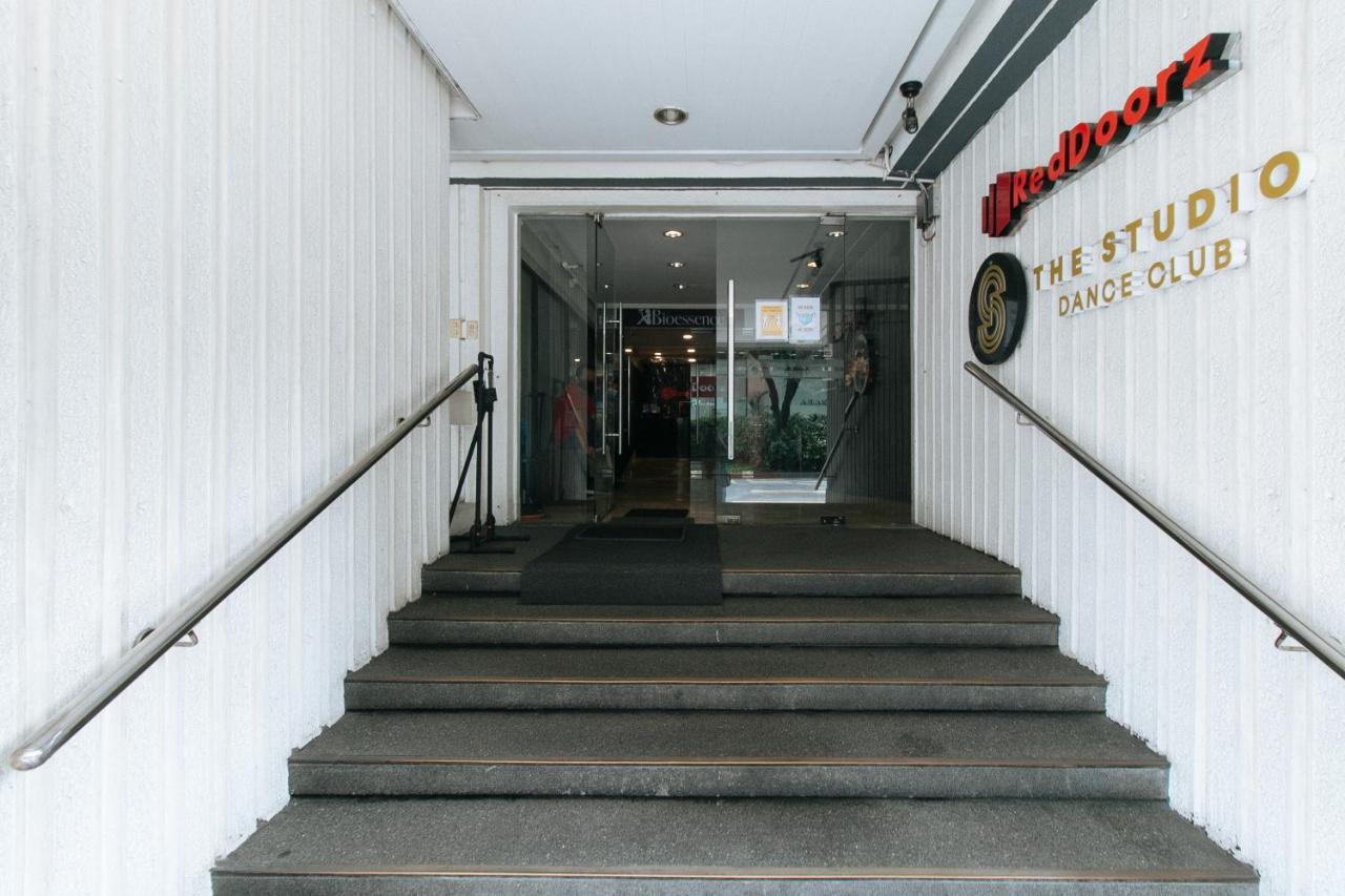Reddoorz Premium Near Greenbelt Makati - Vaccinated Staff Makati City Exterior photo