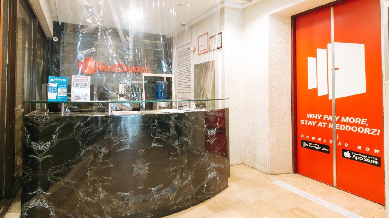 Reddoorz Premium Near Greenbelt Makati - Vaccinated Staff Makati City Exterior photo