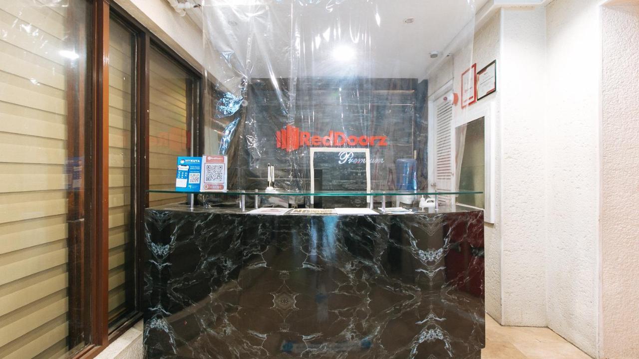 Reddoorz Premium Near Greenbelt Makati - Vaccinated Staff Makati City Exterior photo