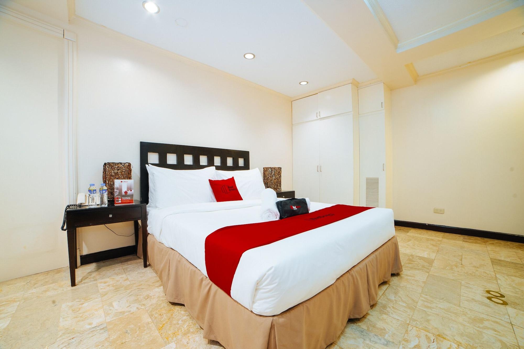 Reddoorz Premium Near Greenbelt Makati - Vaccinated Staff Makati City Exterior photo