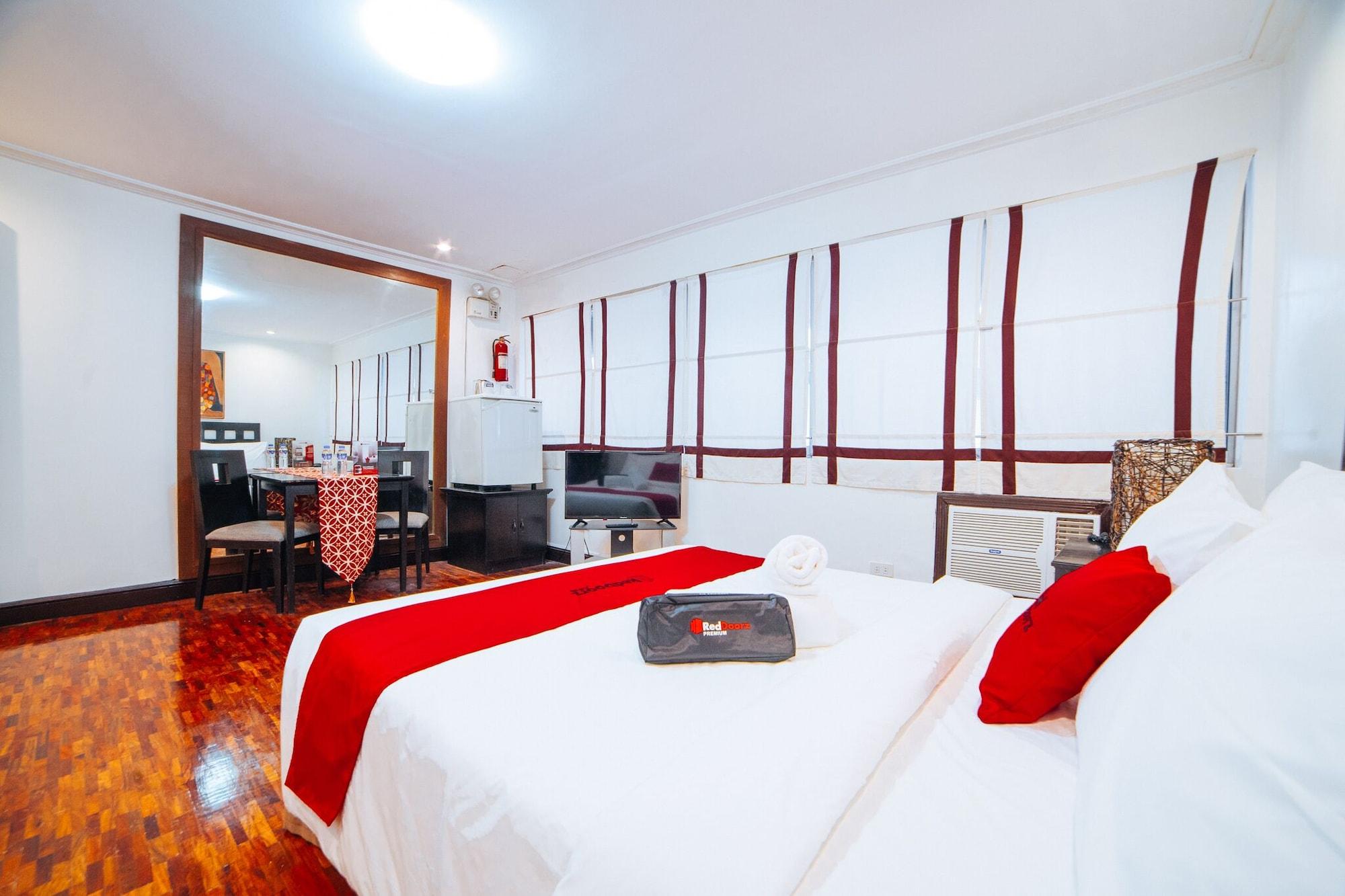 Reddoorz Premium Near Greenbelt Makati - Vaccinated Staff Makati City Exterior photo