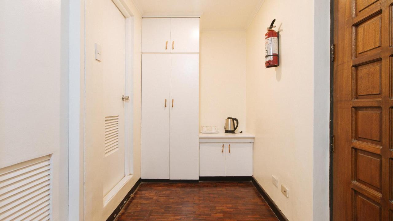 Reddoorz Premium Near Greenbelt Makati - Vaccinated Staff Makati City Exterior photo
