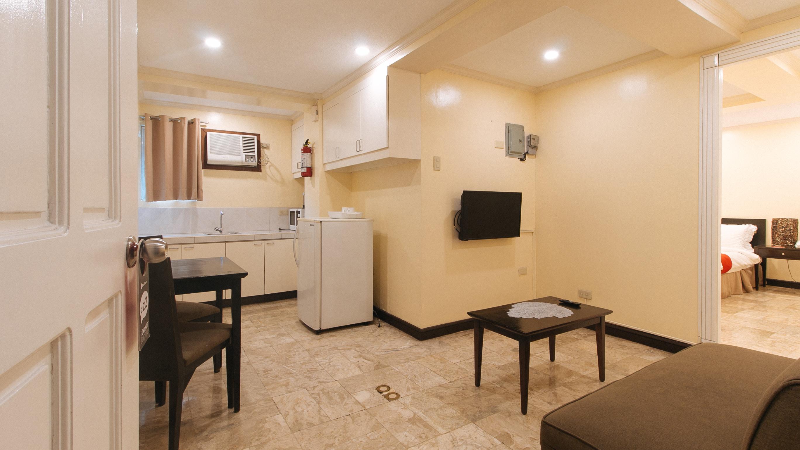 Reddoorz Premium Near Greenbelt Makati - Vaccinated Staff Makati City Exterior photo
