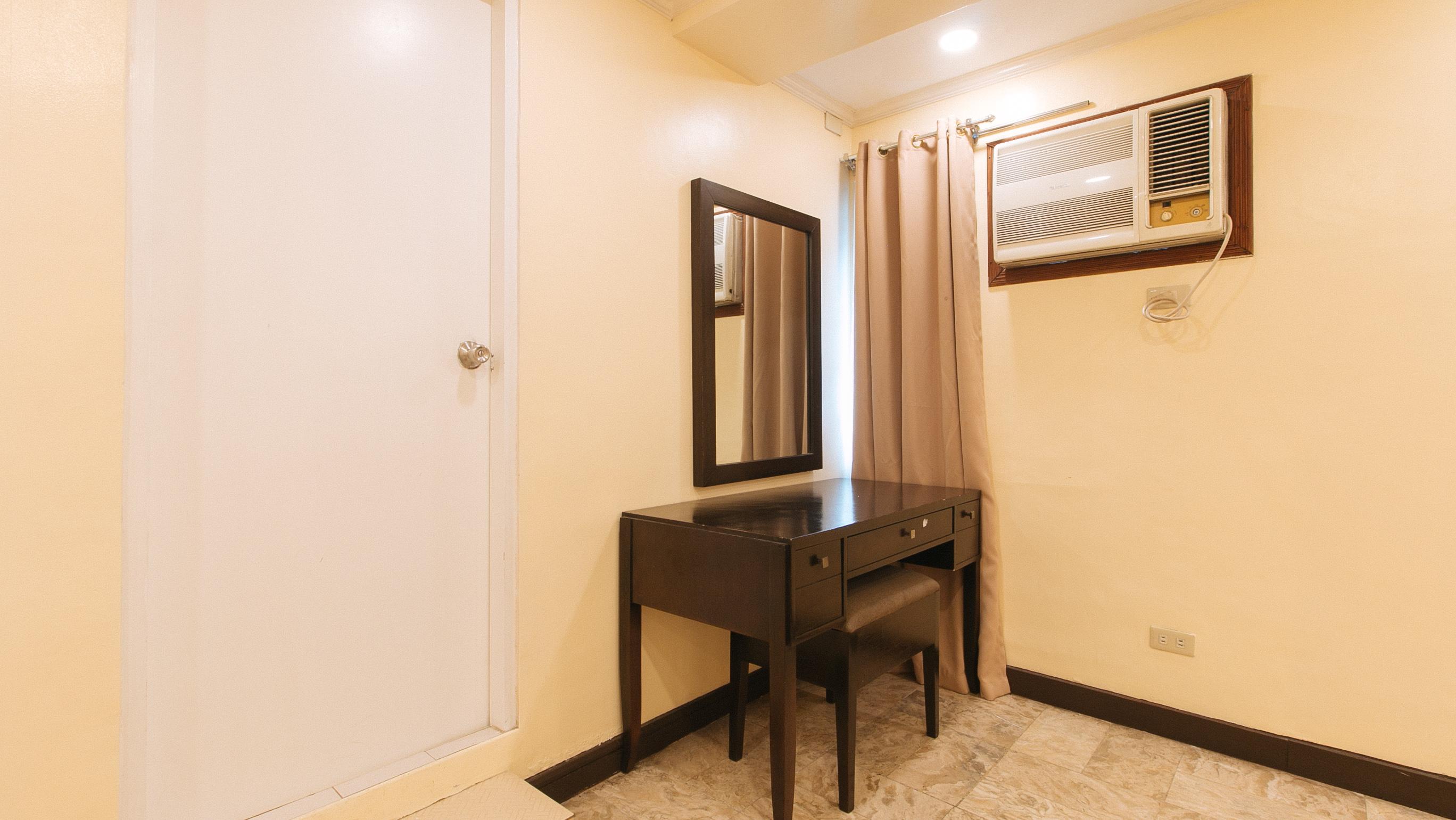 Reddoorz Premium Near Greenbelt Makati - Vaccinated Staff Makati City Exterior photo