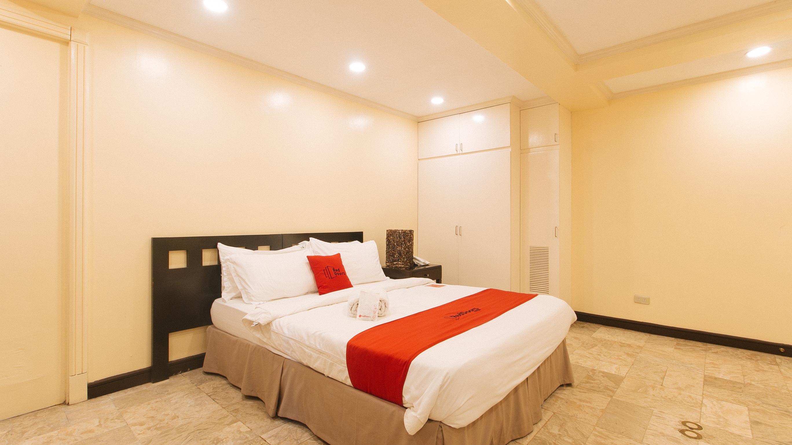 Reddoorz Premium Near Greenbelt Makati - Vaccinated Staff Makati City Exterior photo