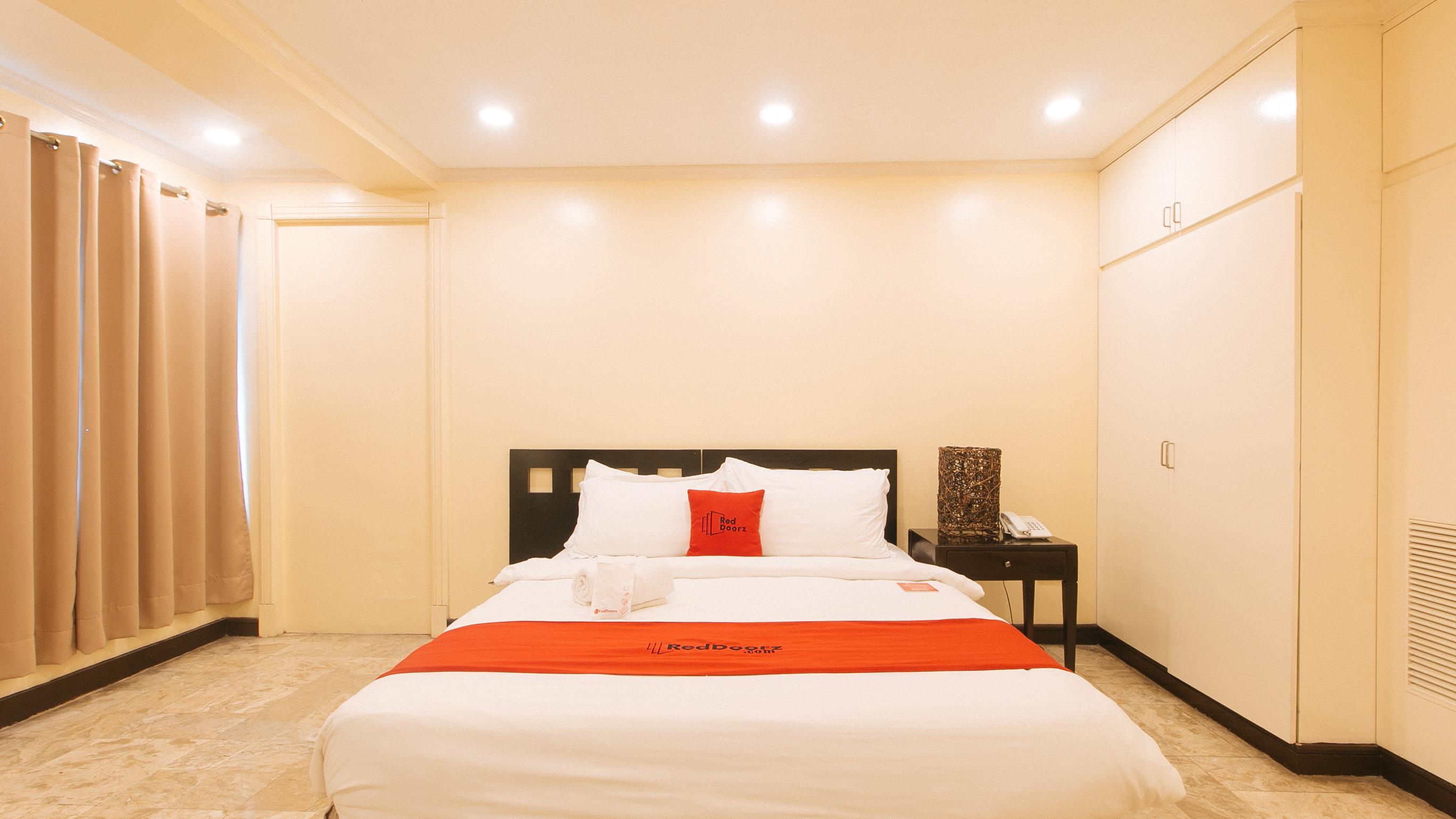 Reddoorz Premium Near Greenbelt Makati - Vaccinated Staff Makati City Exterior photo