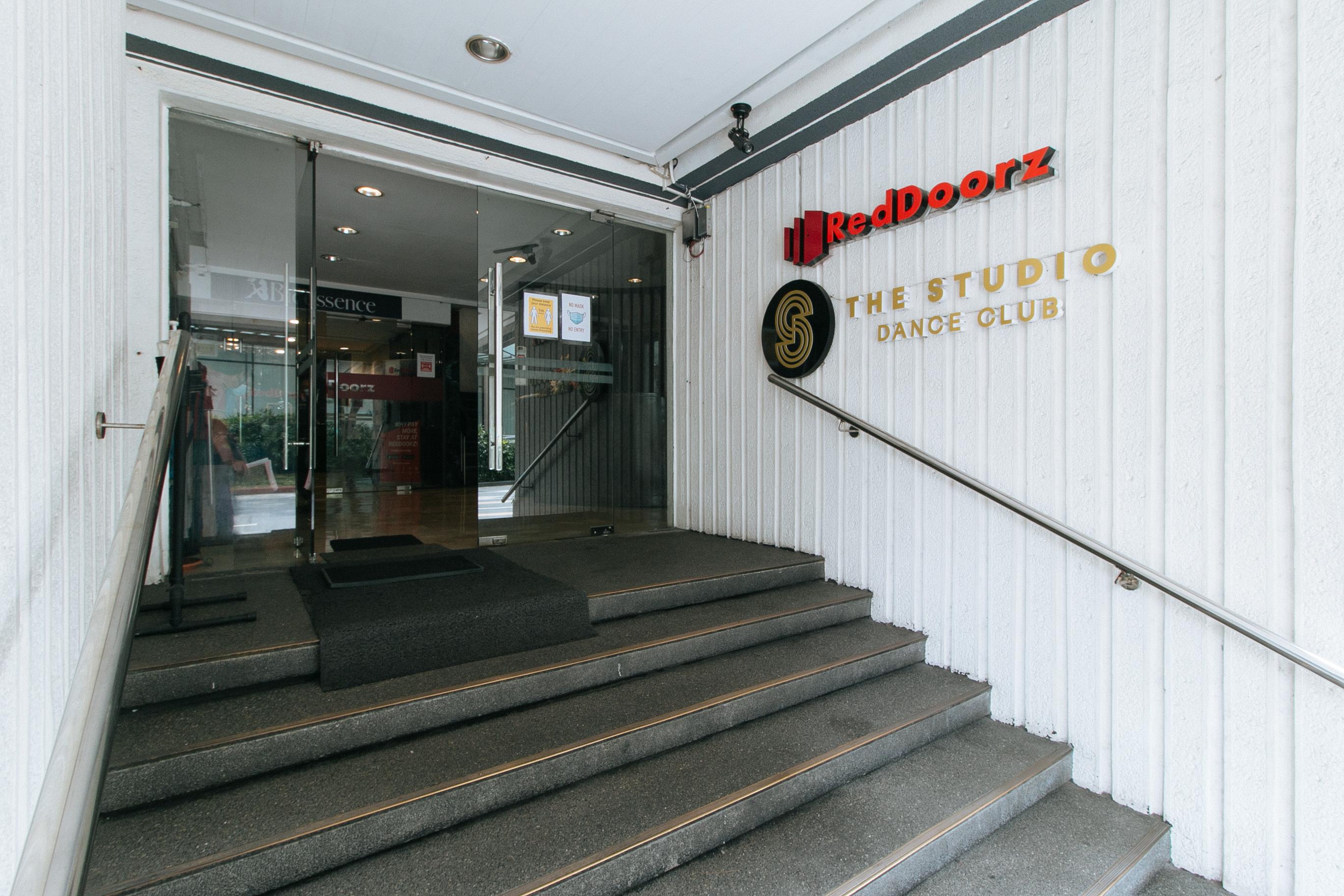 Reddoorz Premium Near Greenbelt Makati - Vaccinated Staff Makati City Exterior photo