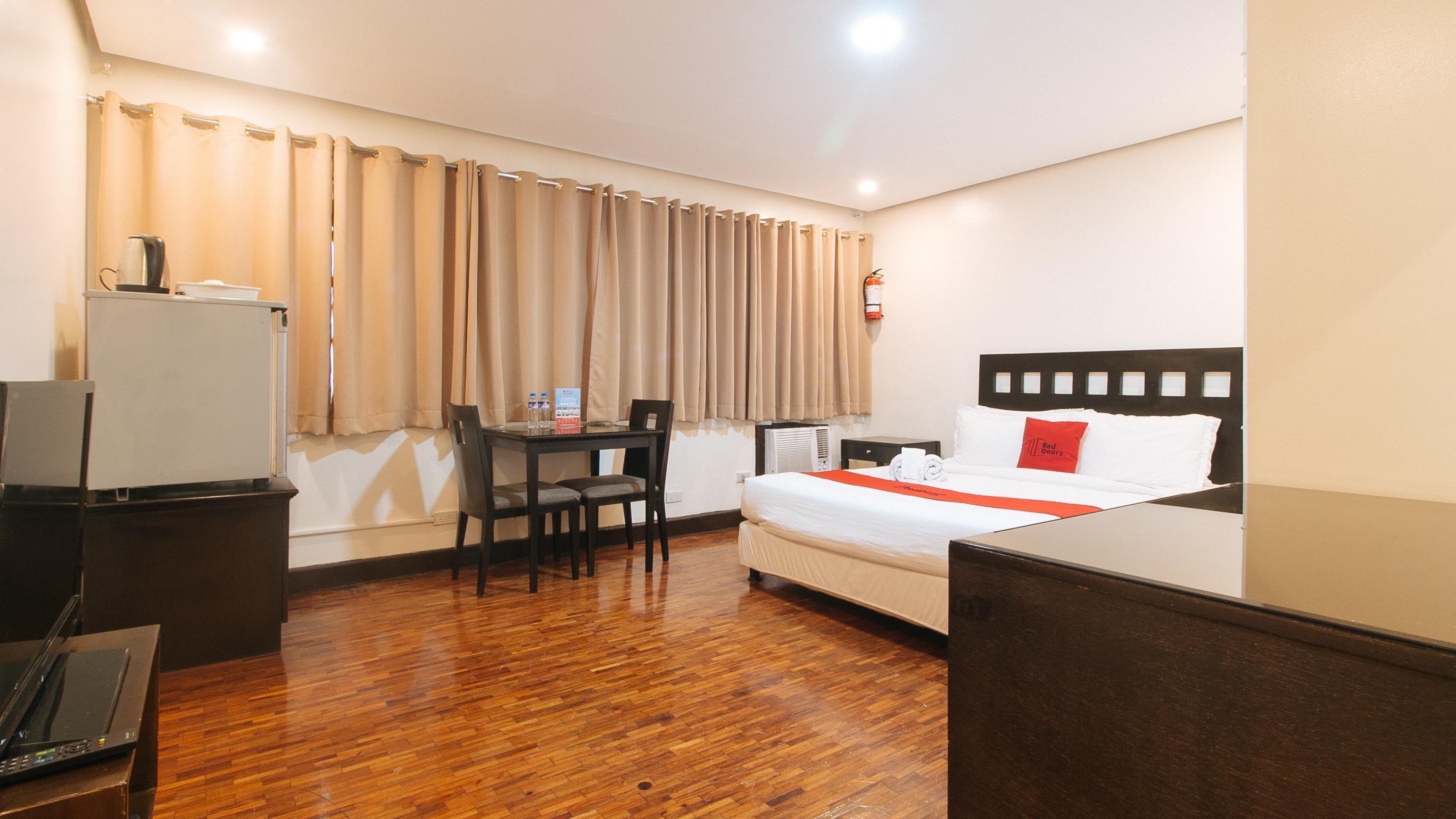 Reddoorz Premium Near Greenbelt Makati - Vaccinated Staff Makati City Exterior photo