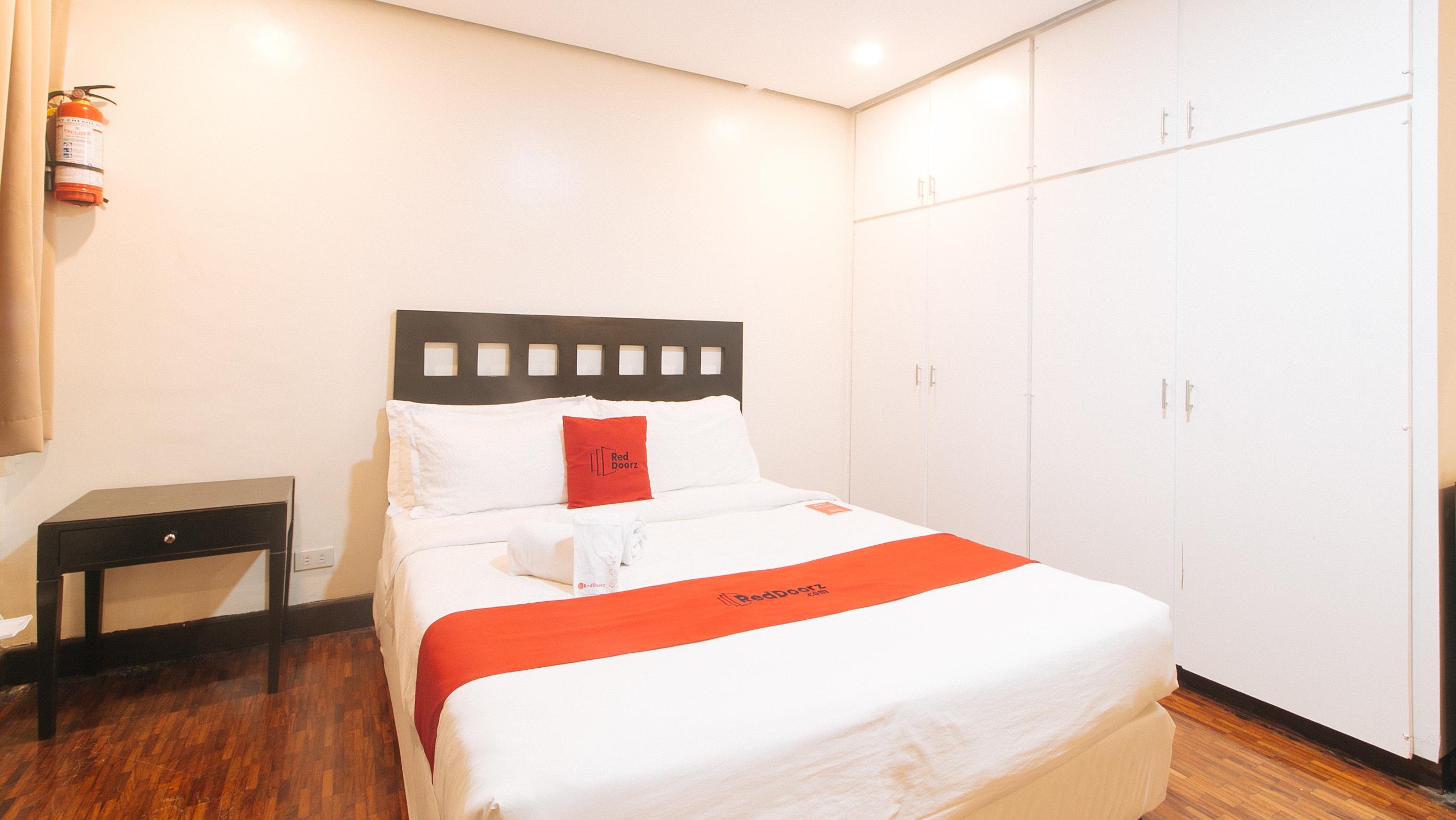 Reddoorz Premium Near Greenbelt Makati - Vaccinated Staff Makati City Exterior photo
