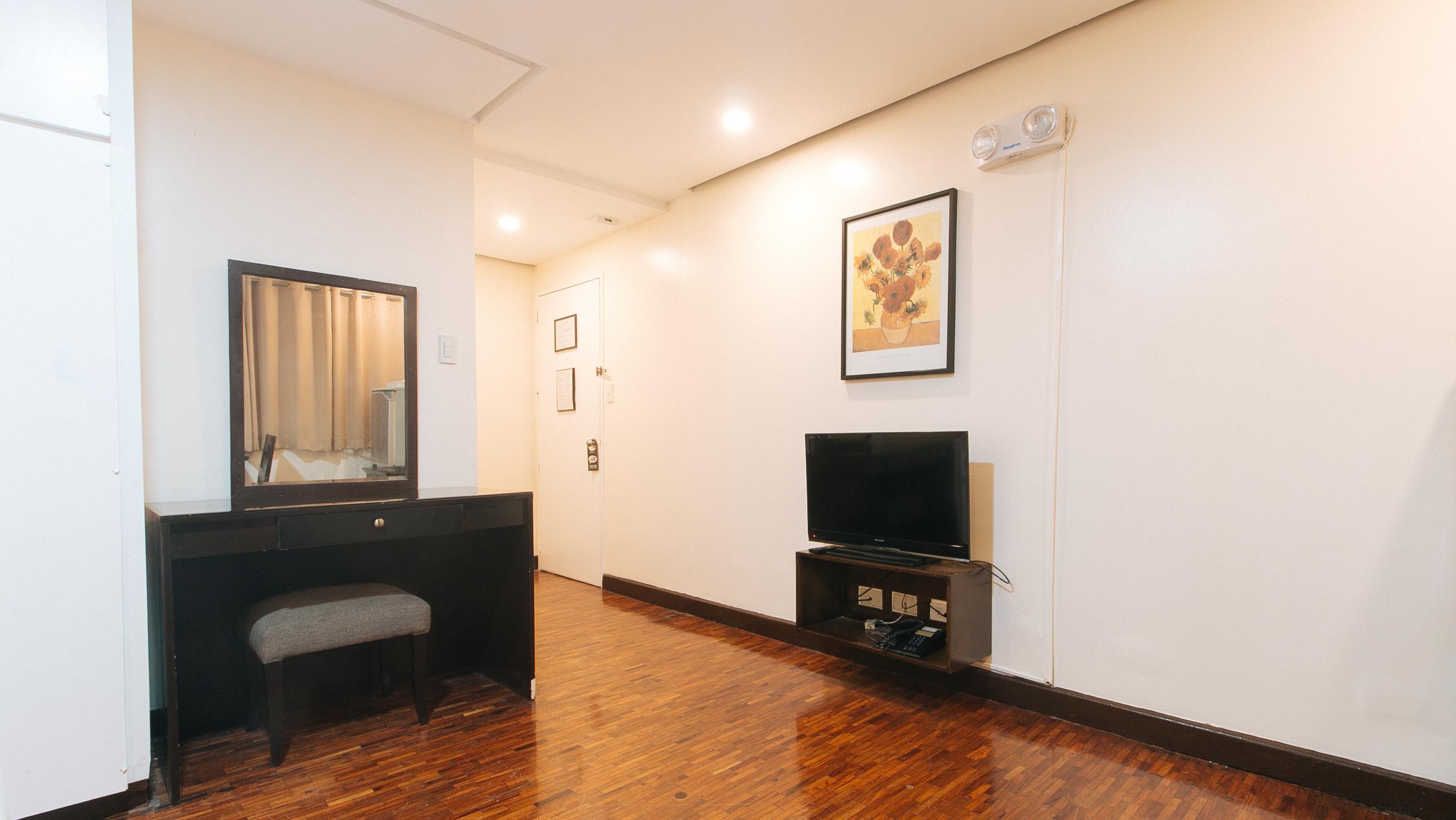 Reddoorz Premium Near Greenbelt Makati - Vaccinated Staff Makati City Exterior photo