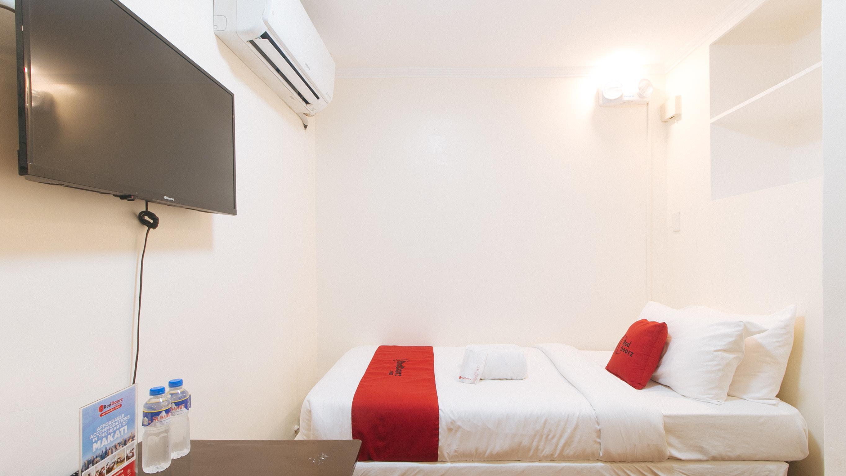Reddoorz Premium Near Greenbelt Makati - Vaccinated Staff Makati City Exterior photo