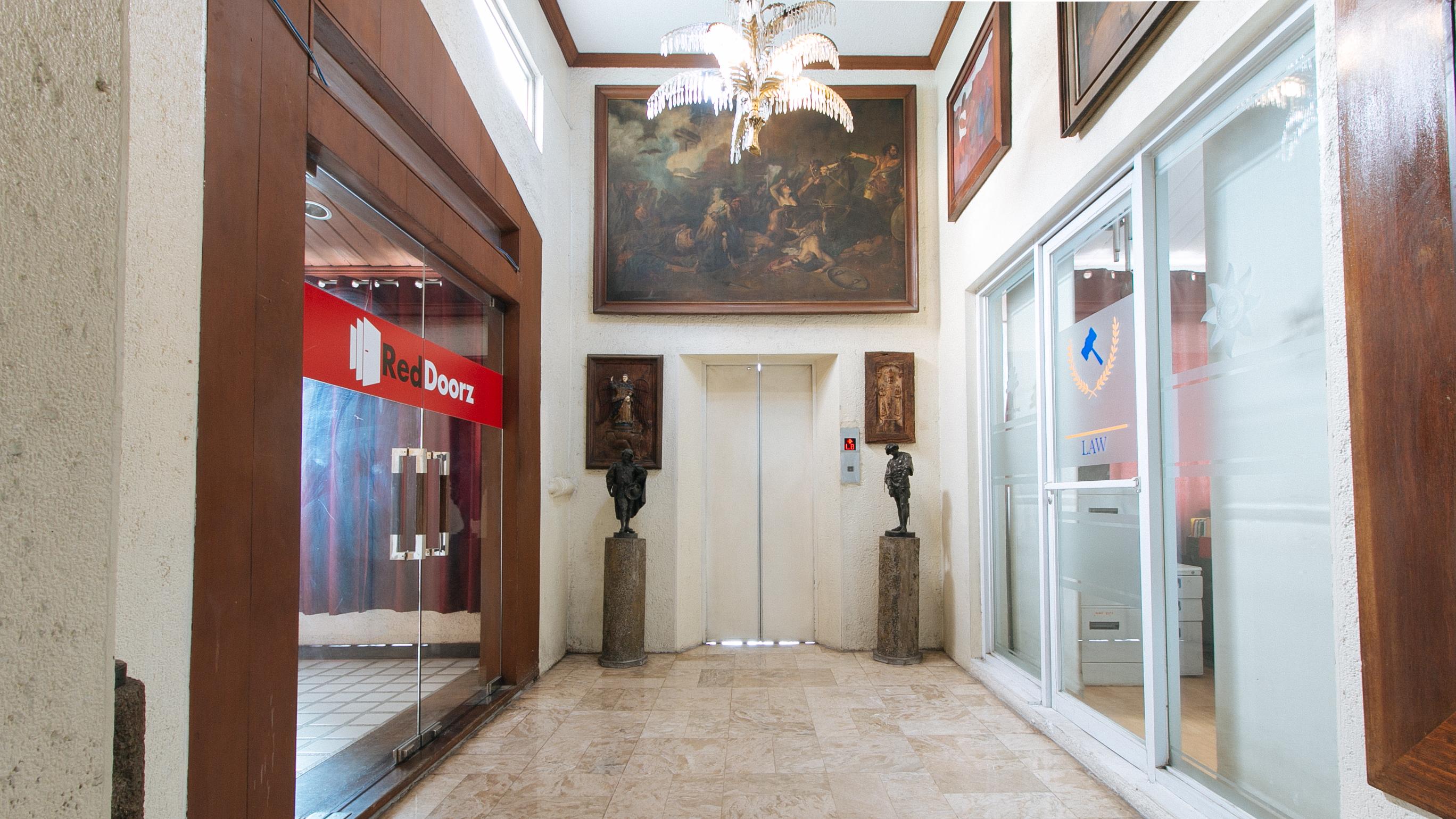 Reddoorz Premium Near Greenbelt Makati - Vaccinated Staff Makati City Exterior photo