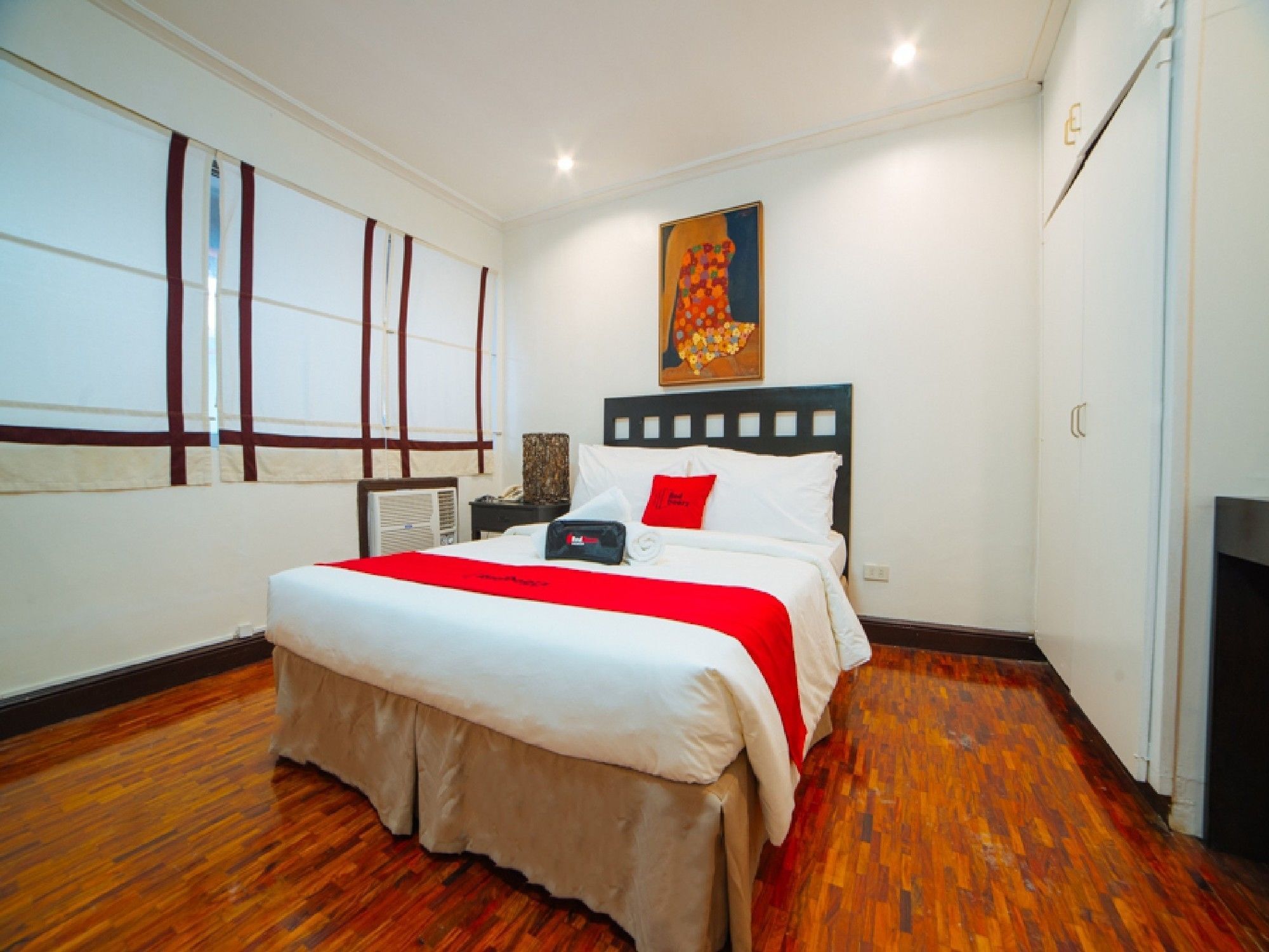 Reddoorz Premium Near Greenbelt Makati - Vaccinated Staff Makati City Exterior photo